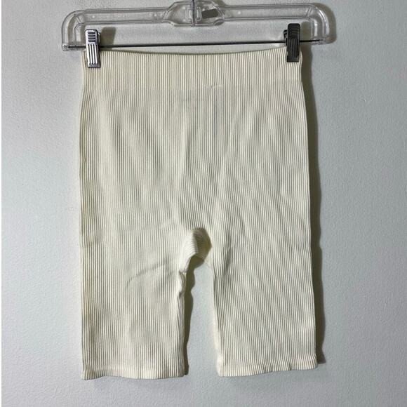 NWOT Love Tree Cream Athletic Shorts Sz M - Picture 2 of 3